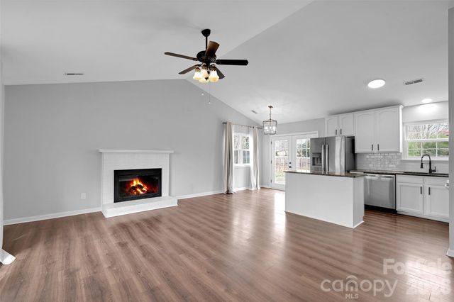 6724 Woodwedge Drive, Charlotte, NC 28227