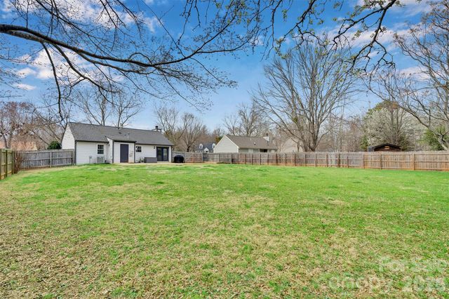 6724 Woodwedge Drive, Charlotte, NC 28227