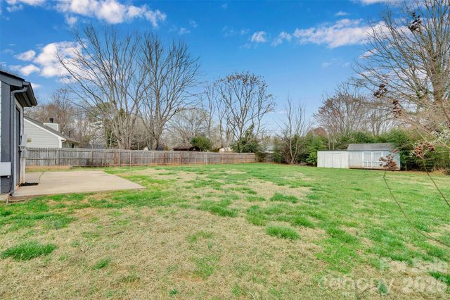 6724 Woodwedge Drive, Charlotte, NC 28227