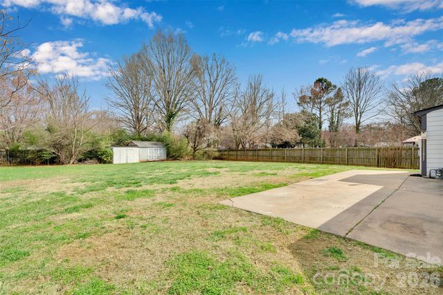 6724 Woodwedge Drive, Charlotte, NC 28227