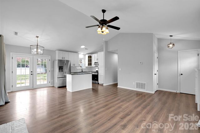 6724 Woodwedge Drive, Charlotte, NC 28227