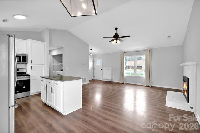 6724 Woodwedge Drive, Charlotte, NC 28227