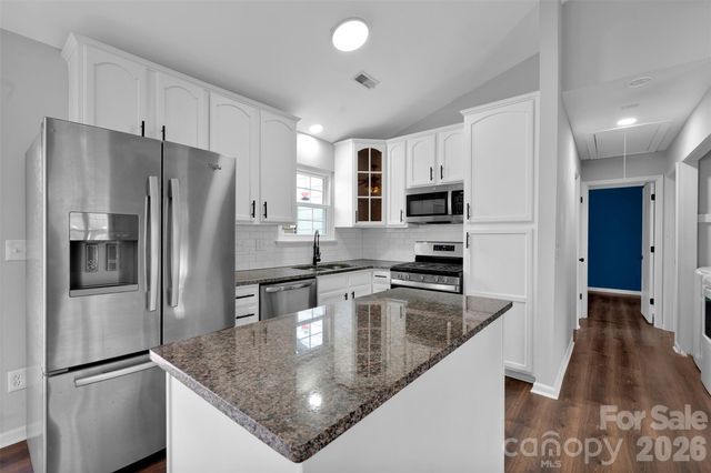 6724 Woodwedge Drive, Charlotte, NC 28227