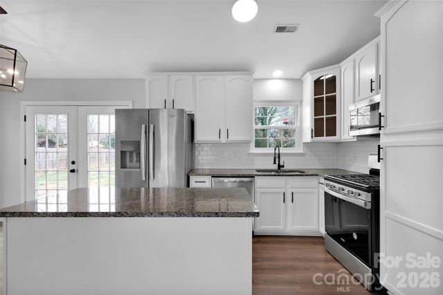 6724 Woodwedge Drive, Charlotte, NC 28227