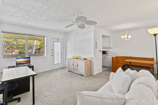 30 SE 13th Street B3, Boca Raton, FL 33432