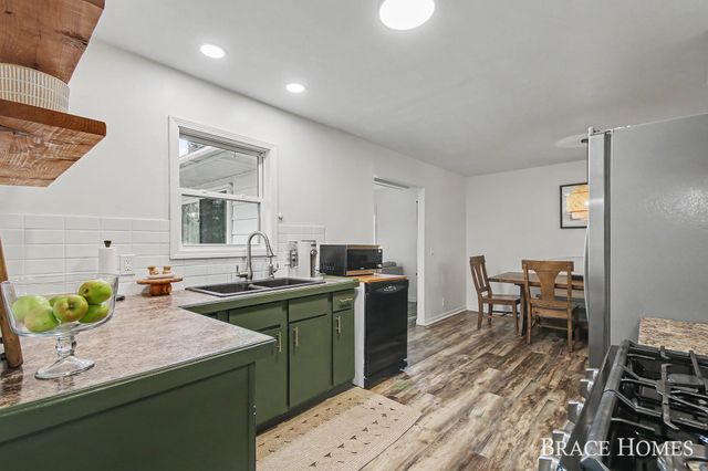 2880 15 Mile Road NW, Sparta, MI 49345