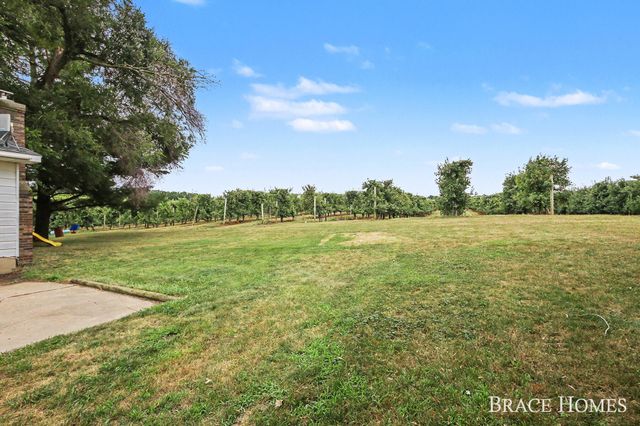 2880 15 Mile Road NW, Sparta, MI 49345