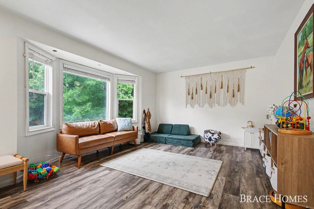 2880 15 Mile Road NW, Sparta, MI 49345
