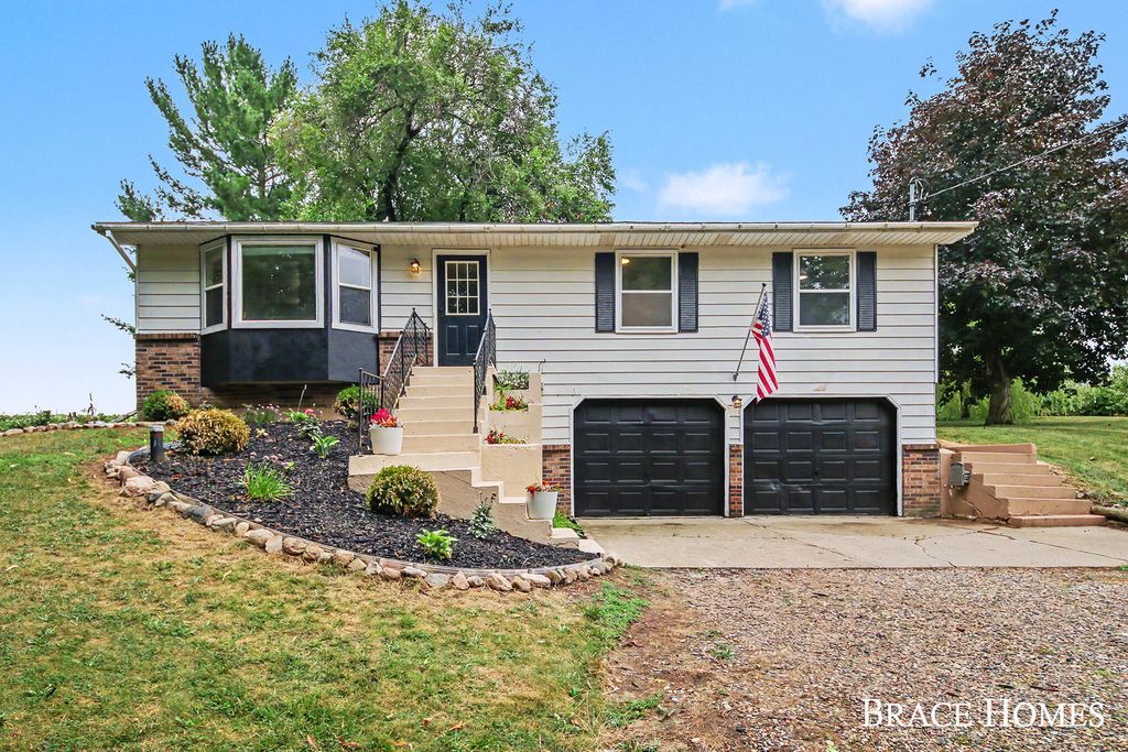 2880 15 Mile Road NW, Sparta, MI 49345