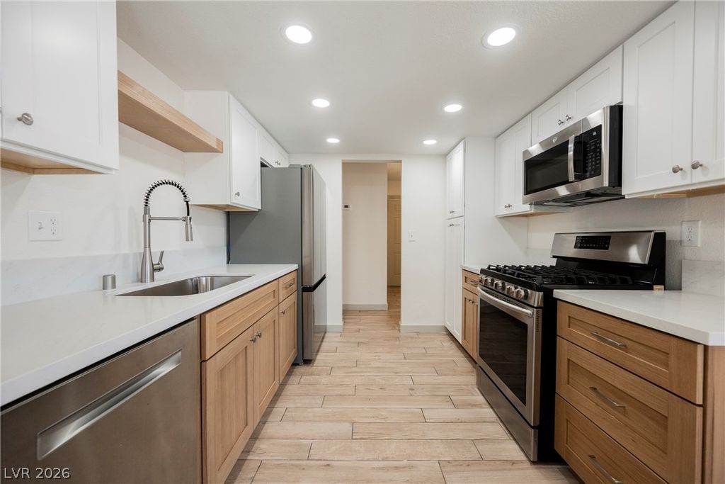 1612 Crest Haven Avenue, Las Vegas, NV 89108 — photo 2