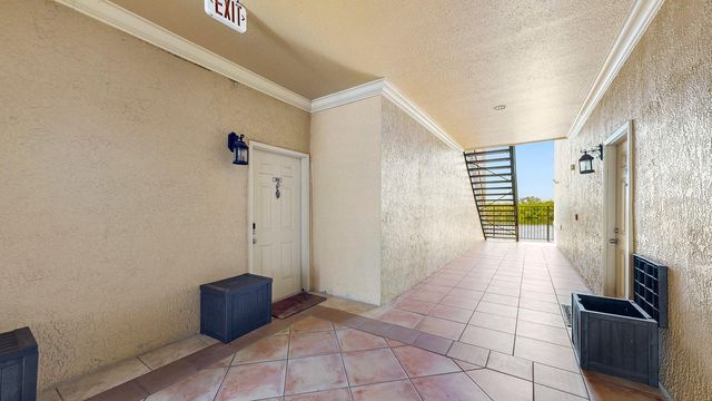 4345 BAYSIDE VILLAGE DRIVE 104, Tampa, FL 33615