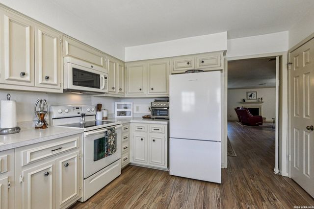 2611 Eisenhauer Rd Apt 1403, San Antonio, TX 78209