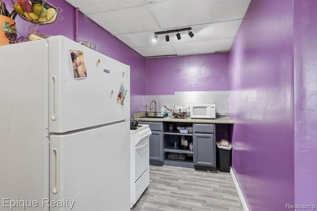 2706 Genes Drive, Auburn Hills, MI 48326