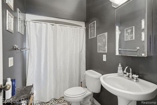 2706 Genes Drive, Auburn Hills, MI 48326