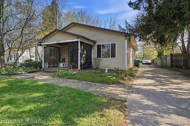 2706 Genes Drive, Auburn Hills, MI 48326