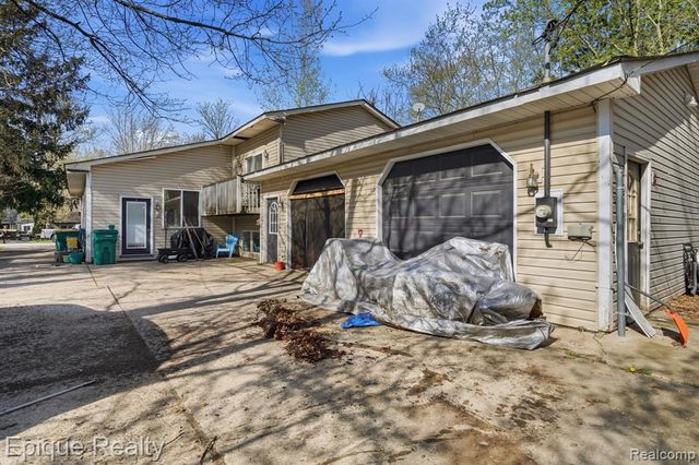 2706 Genes Drive, Auburn Hills, MI 48326