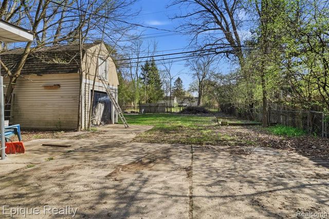 2706 Genes Drive, Auburn Hills, MI 48326