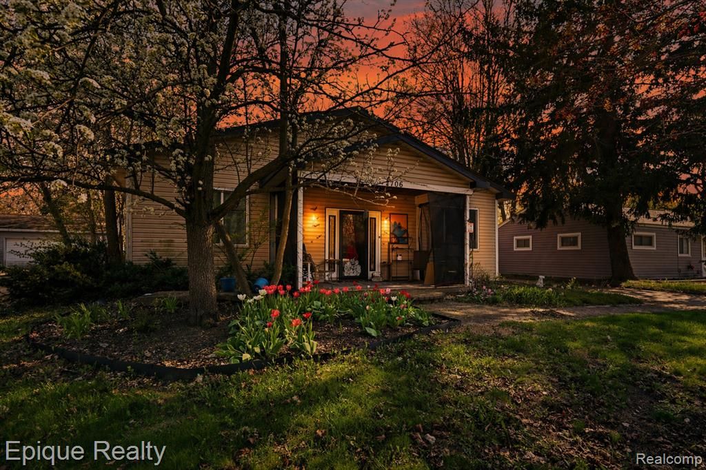 2706 Genes Drive, Auburn Hills, MI 48326