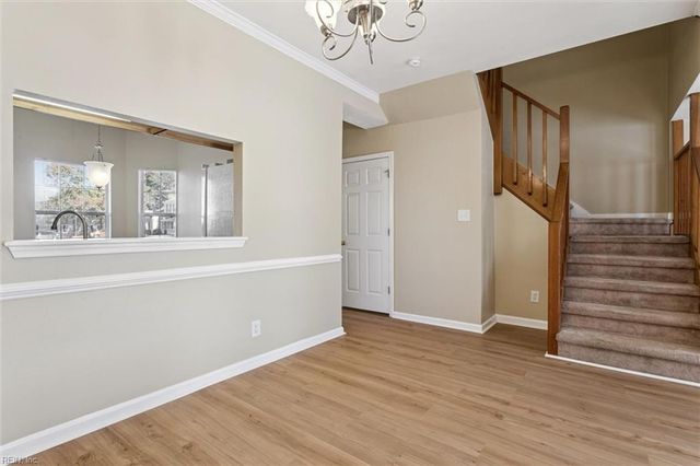 304 Crescent CT, Yorktown, VA 23693