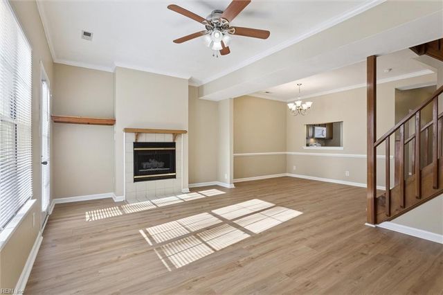 304 Crescent CT, Yorktown, VA 23693