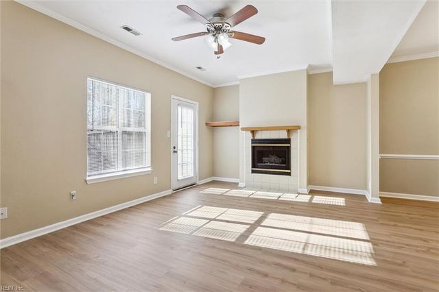 304 Crescent CT, Yorktown, VA 23693