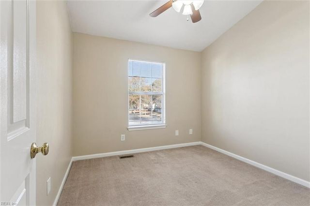 304 Crescent CT, Yorktown, VA 23693