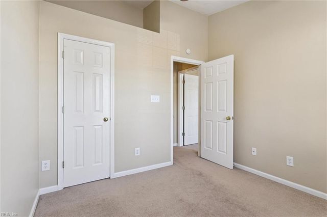 304 Crescent CT, Yorktown, VA 23693