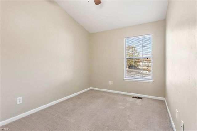 304 Crescent CT, Yorktown, VA 23693