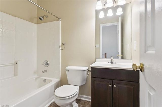 304 Crescent CT, Yorktown, VA 23693