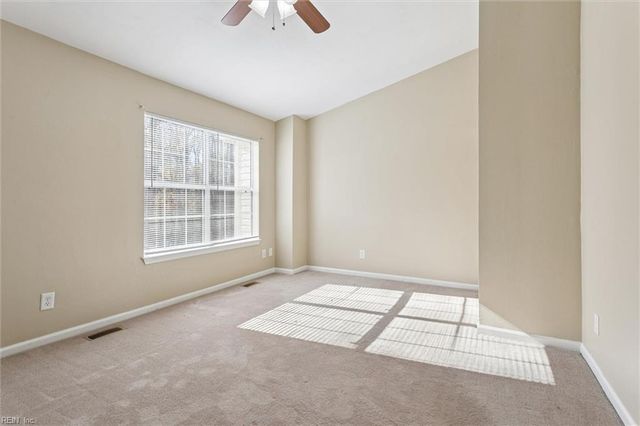 304 Crescent CT, Yorktown, VA 23693