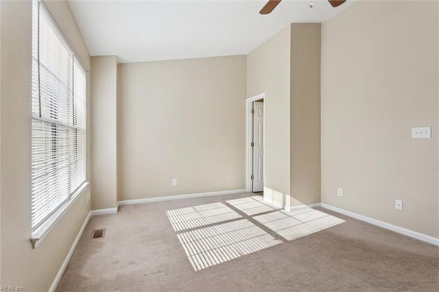 304 Crescent CT, Yorktown, VA 23693