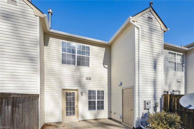 304 Crescent CT, Yorktown, VA 23693