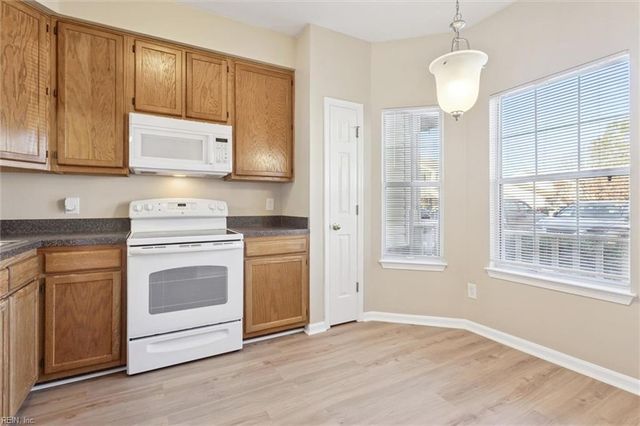 304 Crescent CT, Yorktown, VA 23693