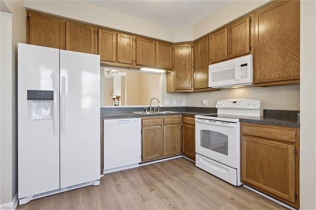 304 Crescent CT, Yorktown, VA 23693