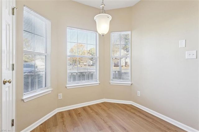 304 Crescent CT, Yorktown, VA 23693