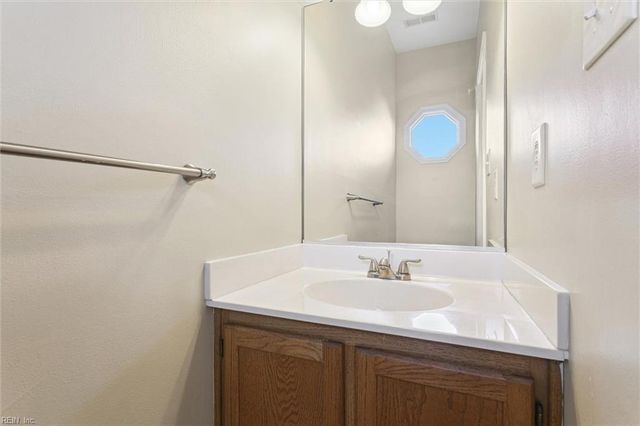 304 Crescent CT, Yorktown, VA 23693