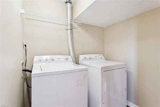 304 Crescent CT, Yorktown, VA 23693