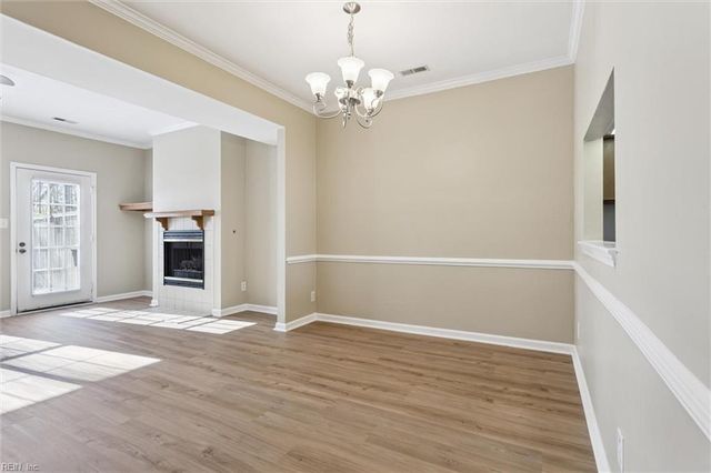 304 Crescent CT, Yorktown, VA 23693