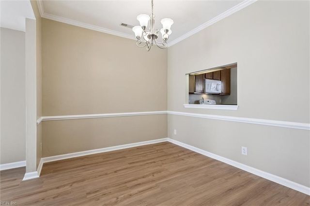 304 Crescent CT, Yorktown, VA 23693