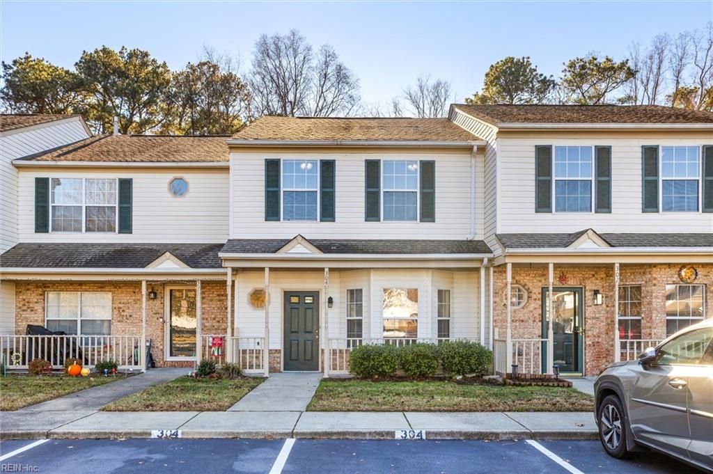 304 Crescent CT, Yorktown, VA 23693
