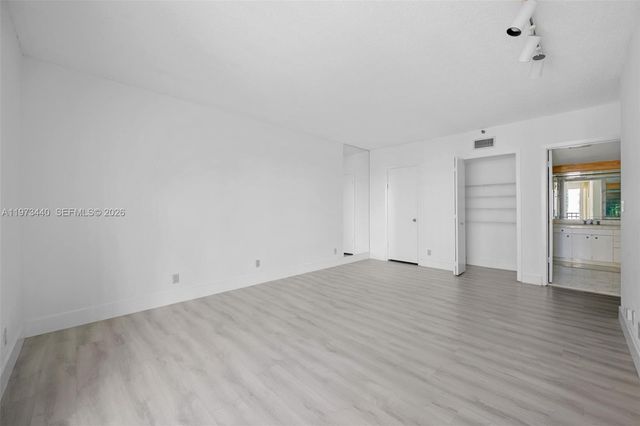 19355 Turnberry Way 15G, Aventura, FL 33180