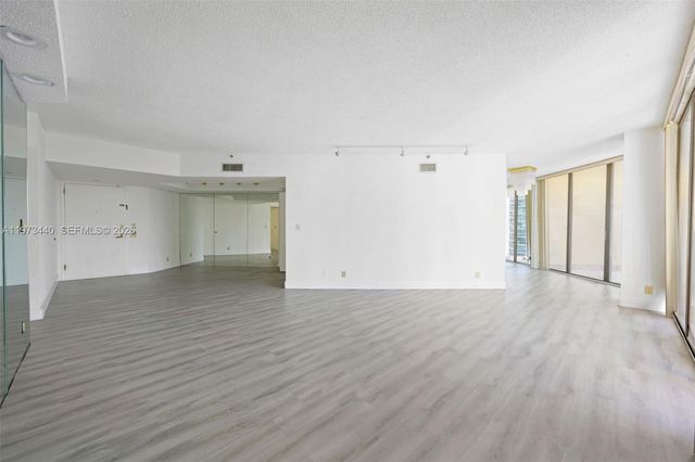 19355 Turnberry Way 15G, Aventura, FL 33180