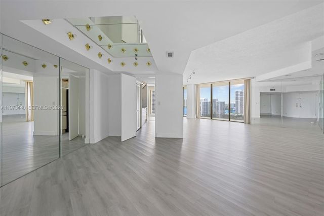 19355 Turnberry Way 15G, Aventura, FL 33180