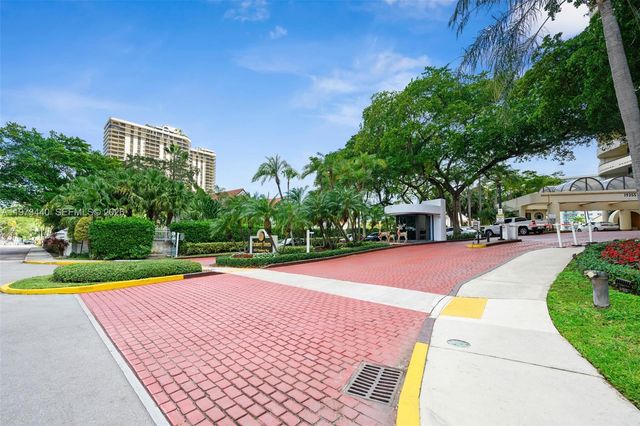 19355 Turnberry Way 15G, Aventura, FL 33180