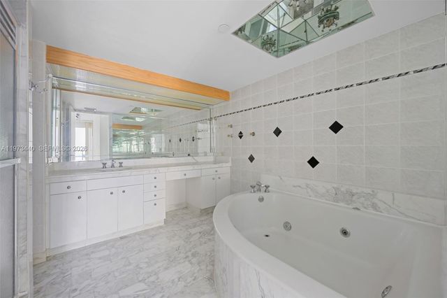 19355 Turnberry Way 15G, Aventura, FL 33180