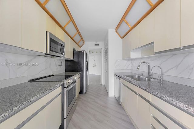 19355 Turnberry Way 15G, Aventura, FL 33180