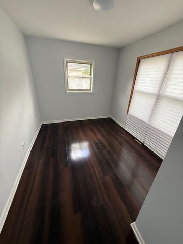 242 Highland Road, Willowbrook, IL 60527