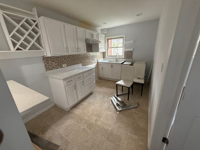 242 Highland Road, Willowbrook, IL 60527