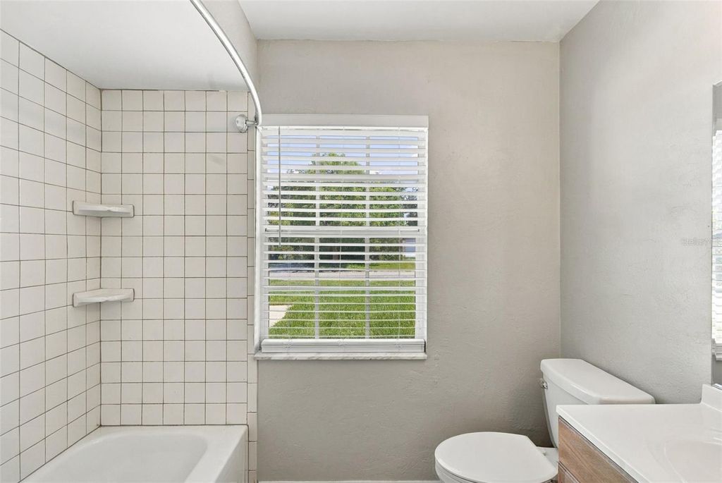 Image 32 of property listing at 4750 KEMPSTON DRIVE, Orlando, FL 32812