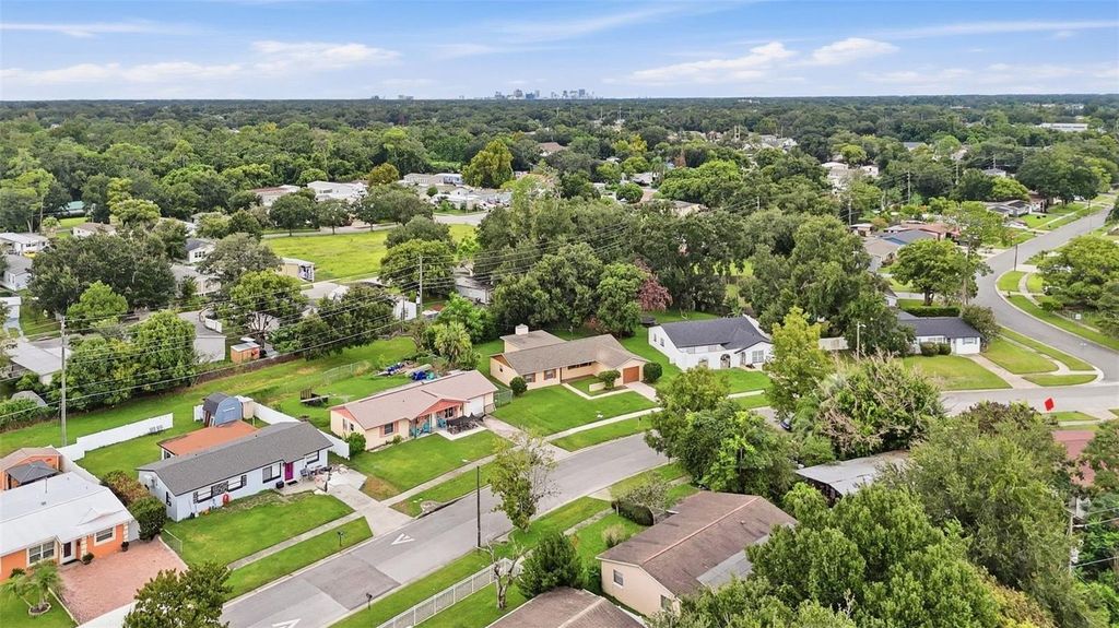 Image 45 of property listing at 4750 KEMPSTON DRIVE, Orlando, FL 32812